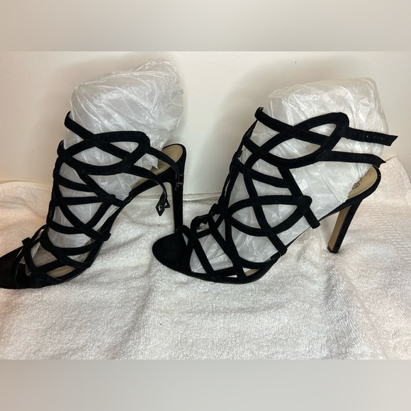 Vince camuto heel. Black. Size 10 - Picture 2 of 9